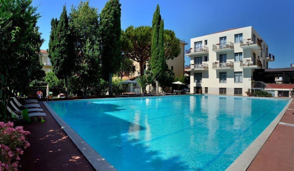 Hotel Helios Diano Marina Esterno foto