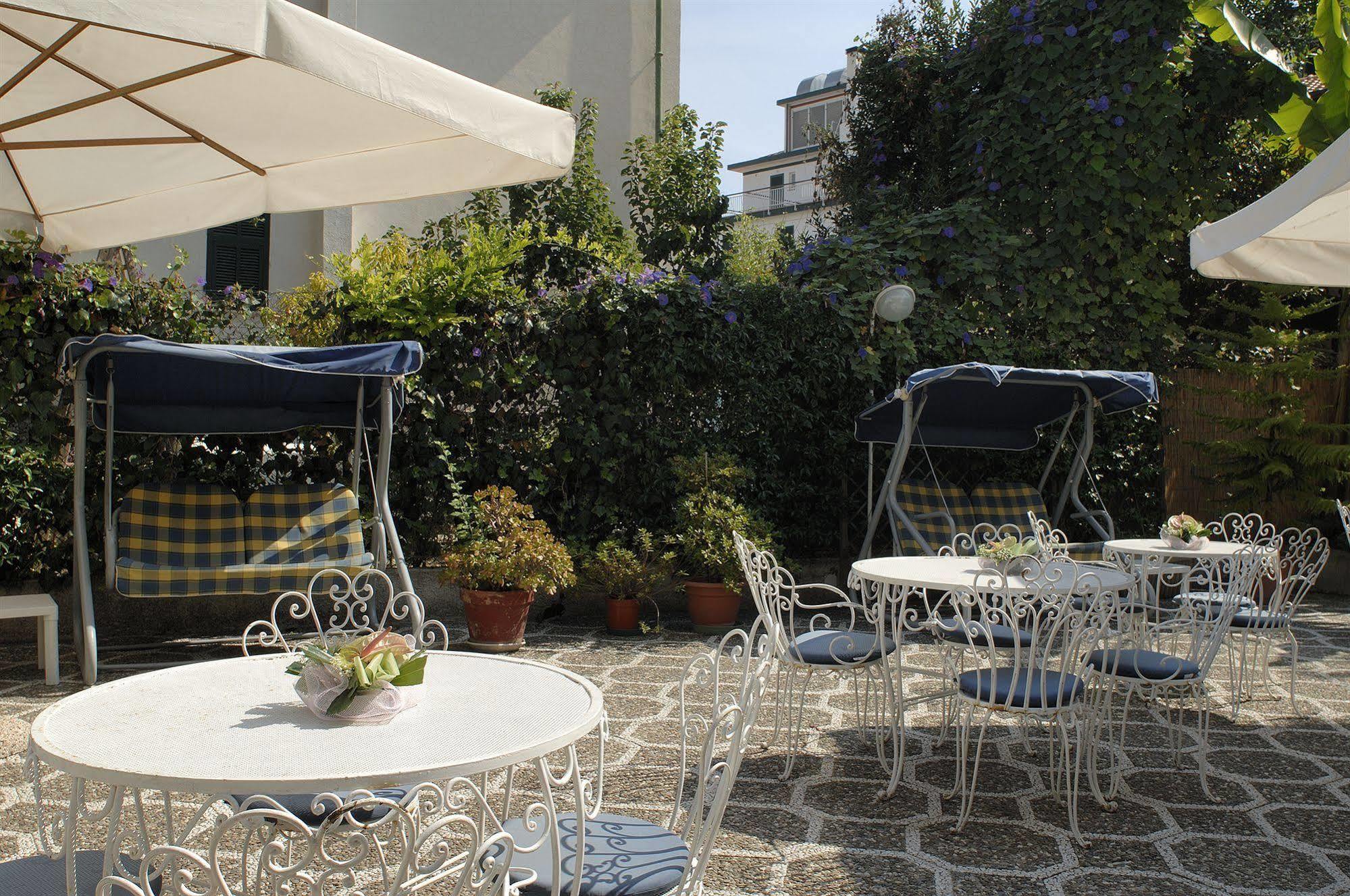 Hotel Helios Diano Marina Esterno foto